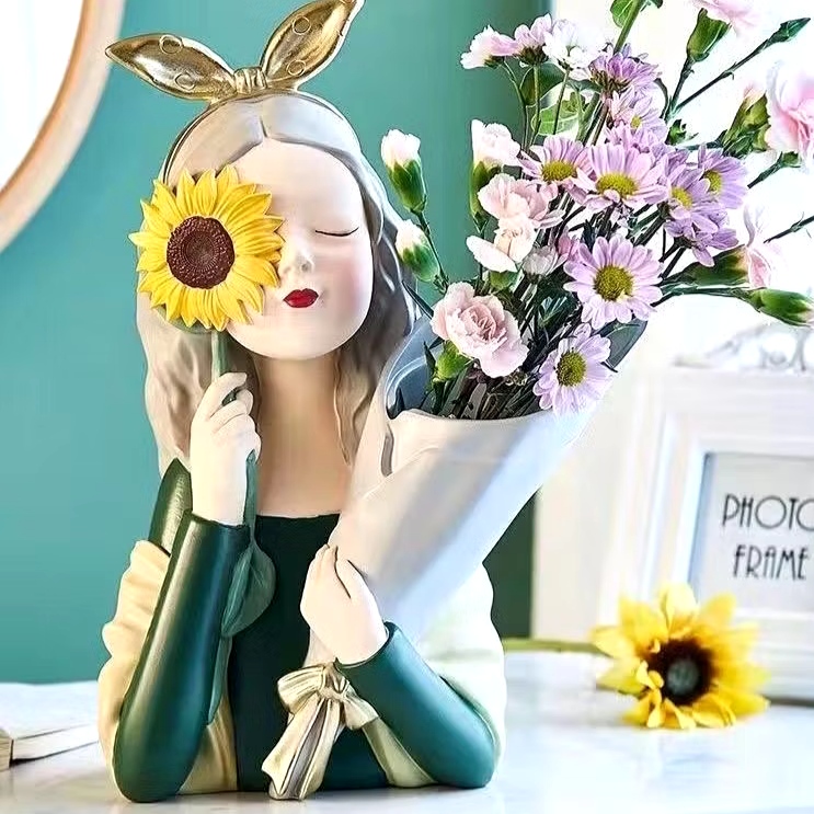 Bình cắm hoa tượng cắm hoa hình cô gái ôm hoa decor